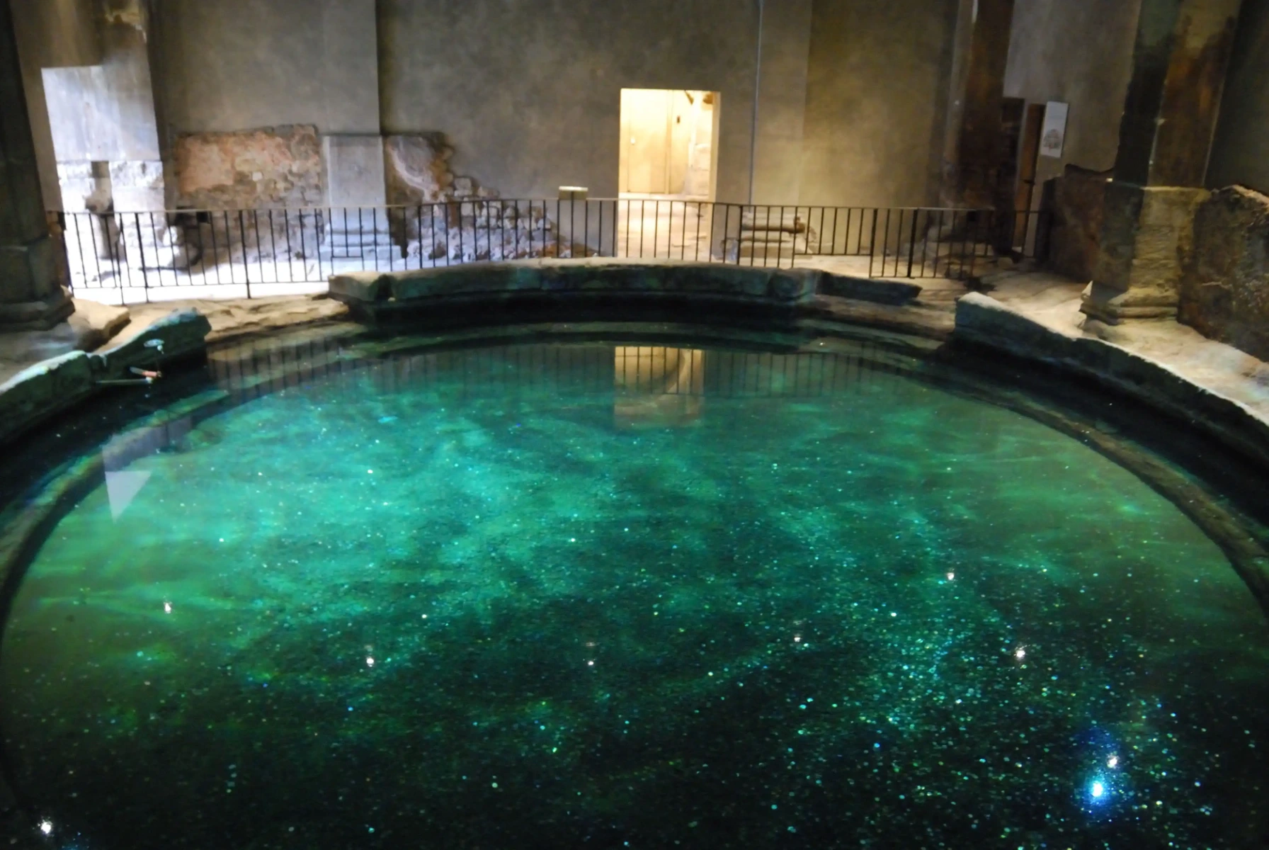 The frigidarium with its small pool of cold water was kept cold by using snow.